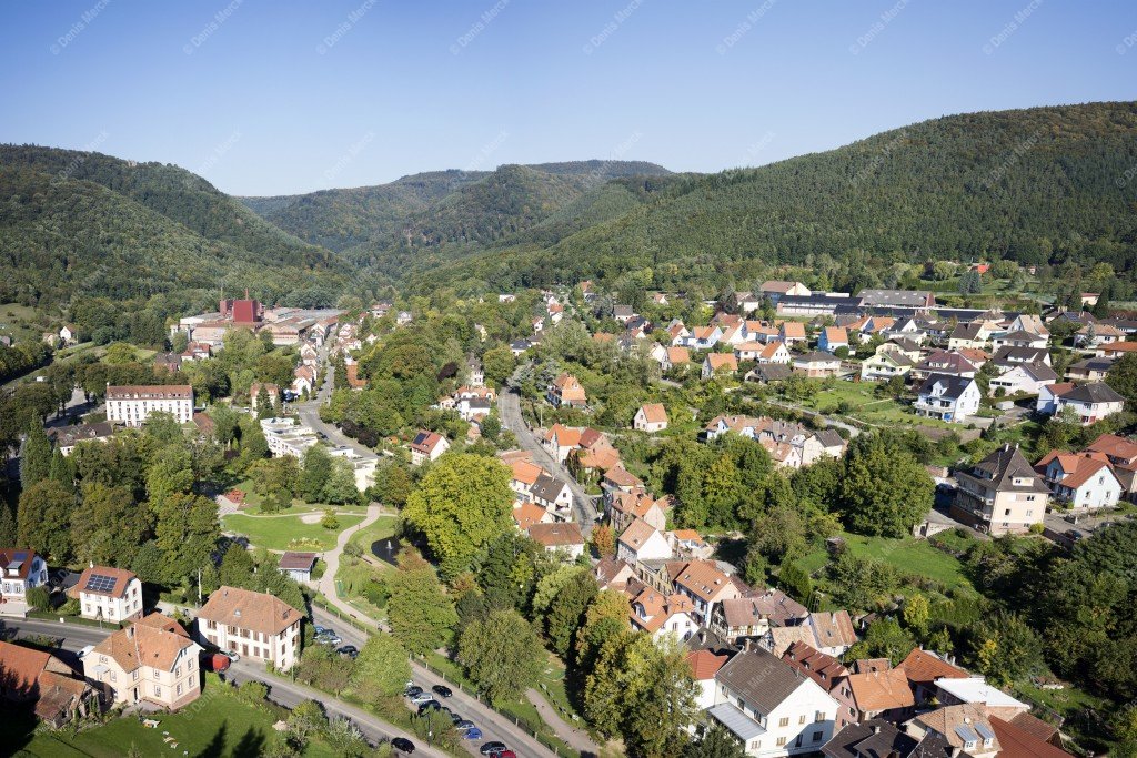 Vue aérienne de Niederbronn les Bains dans les Vosges du Nord