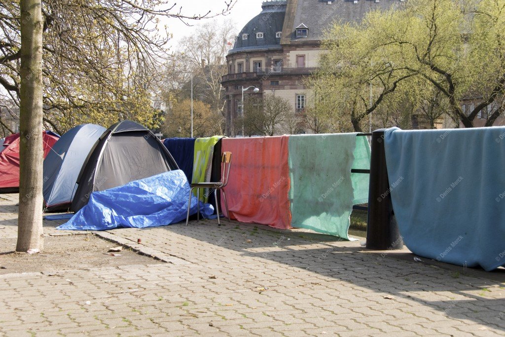 le campement de sans abris au centre ville quai Jacques Sturm à Strasbourg en 2007