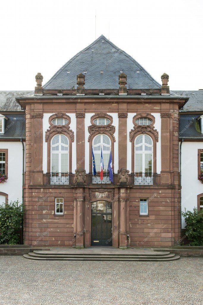 Façade de l’hôtel de ville de Haguenau en Alsace du Nord