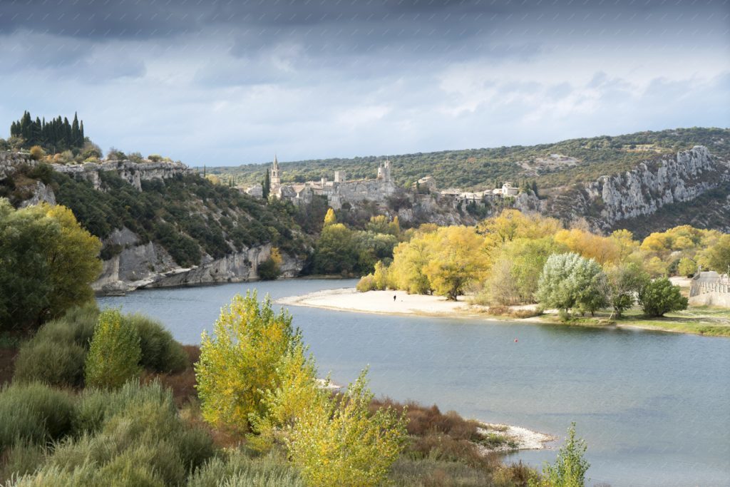 Aiguèze dans gorges de l’Ardèche