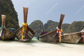 Maya-Bay-Thailand - long tail boat sur l'île de Koh Phi Phi en Thailande