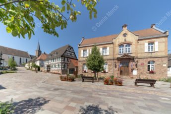 La place de la mairie de Schleithal